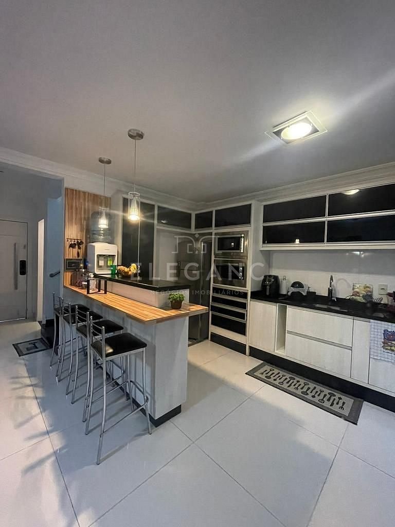 Sobrado Triplex em BALNEÁRIO CAMBORIÚ