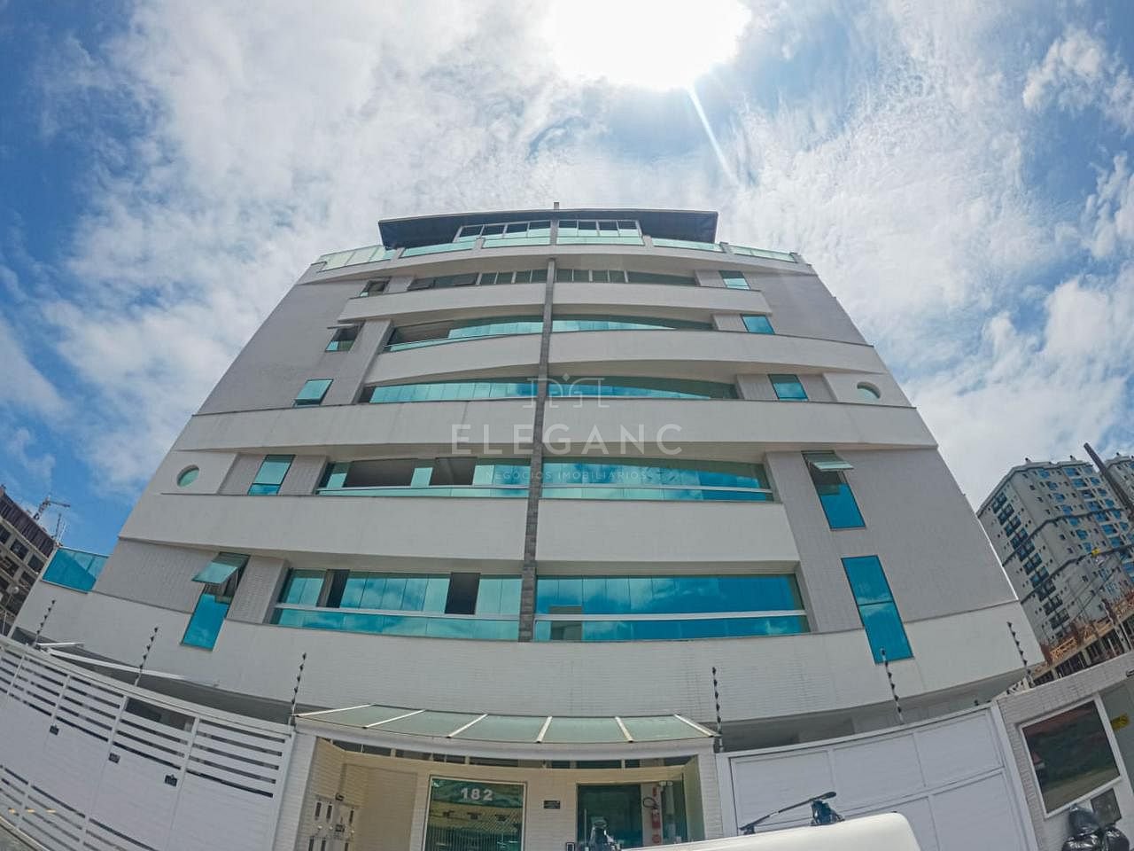 COBERTURA TRIPLEX EM PORTO BELO