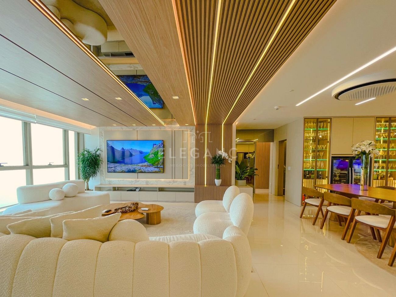 YACHTHOUSE