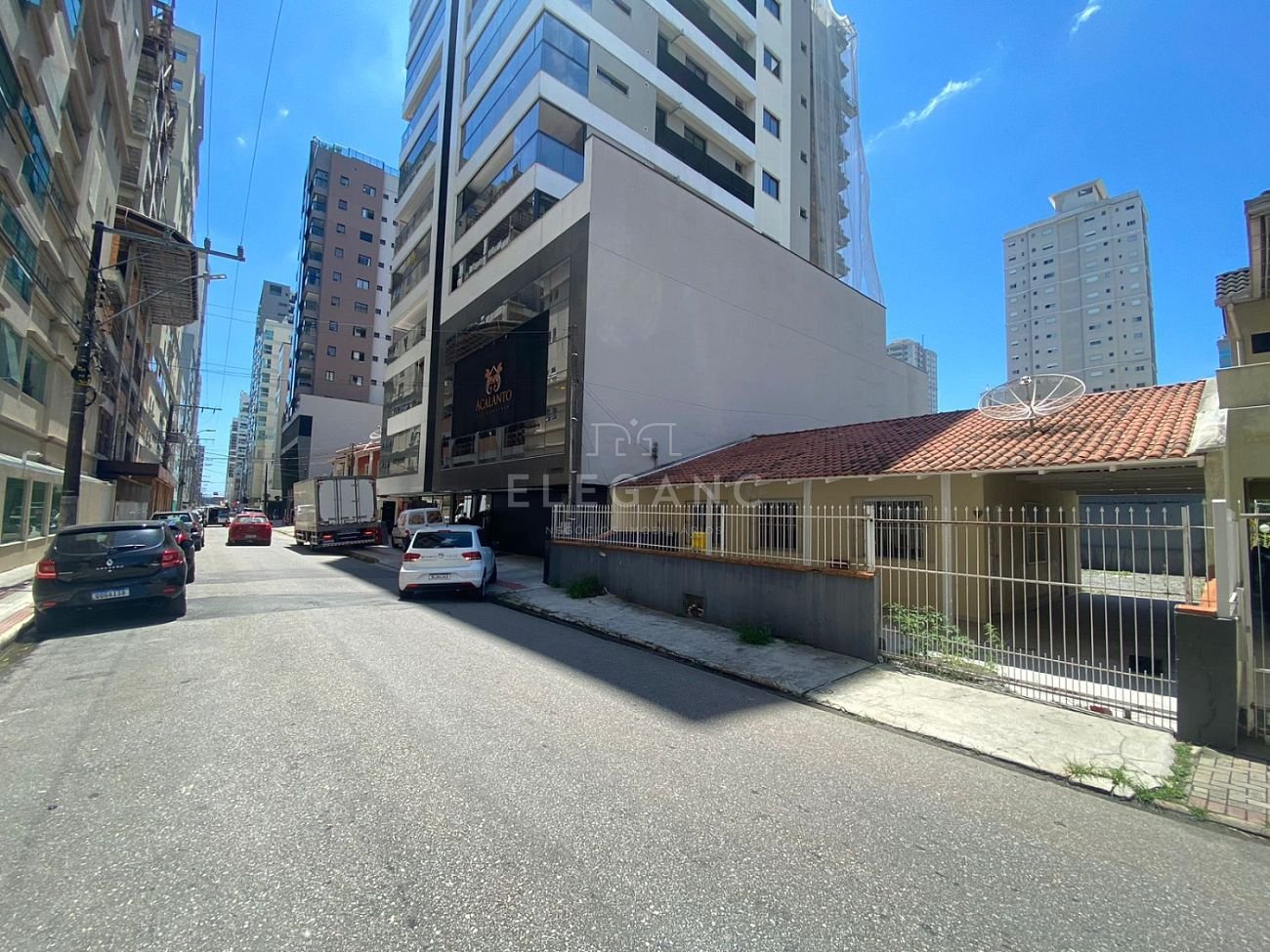 CASA EM MEIA PRAIA, ITAPEMA